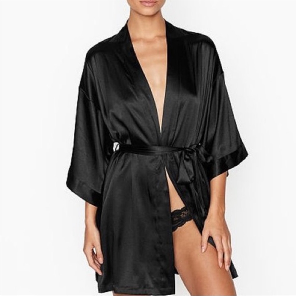 Victoria Secret Black Lacy Satin Short Sleeve Robe Size 10
